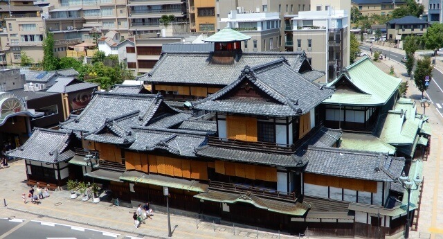 四国地方の観光地「愛媛県の道後温泉」イメージ画像