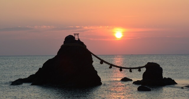 中部エリアの観光地「夫婦岩」のイメージ画像