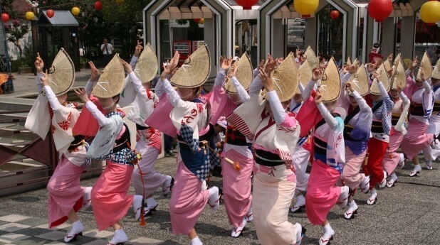 四国地方の観光「徳島阿波踊り」イメージ画像