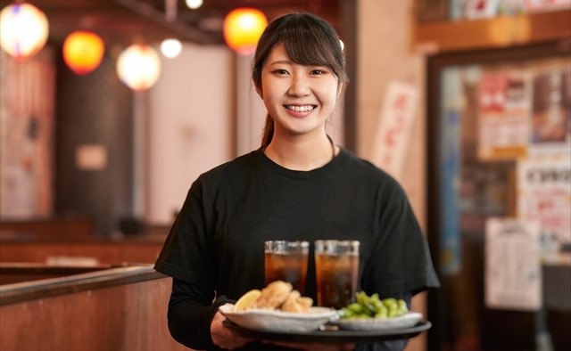 飲食店の女性スタッフイメージ